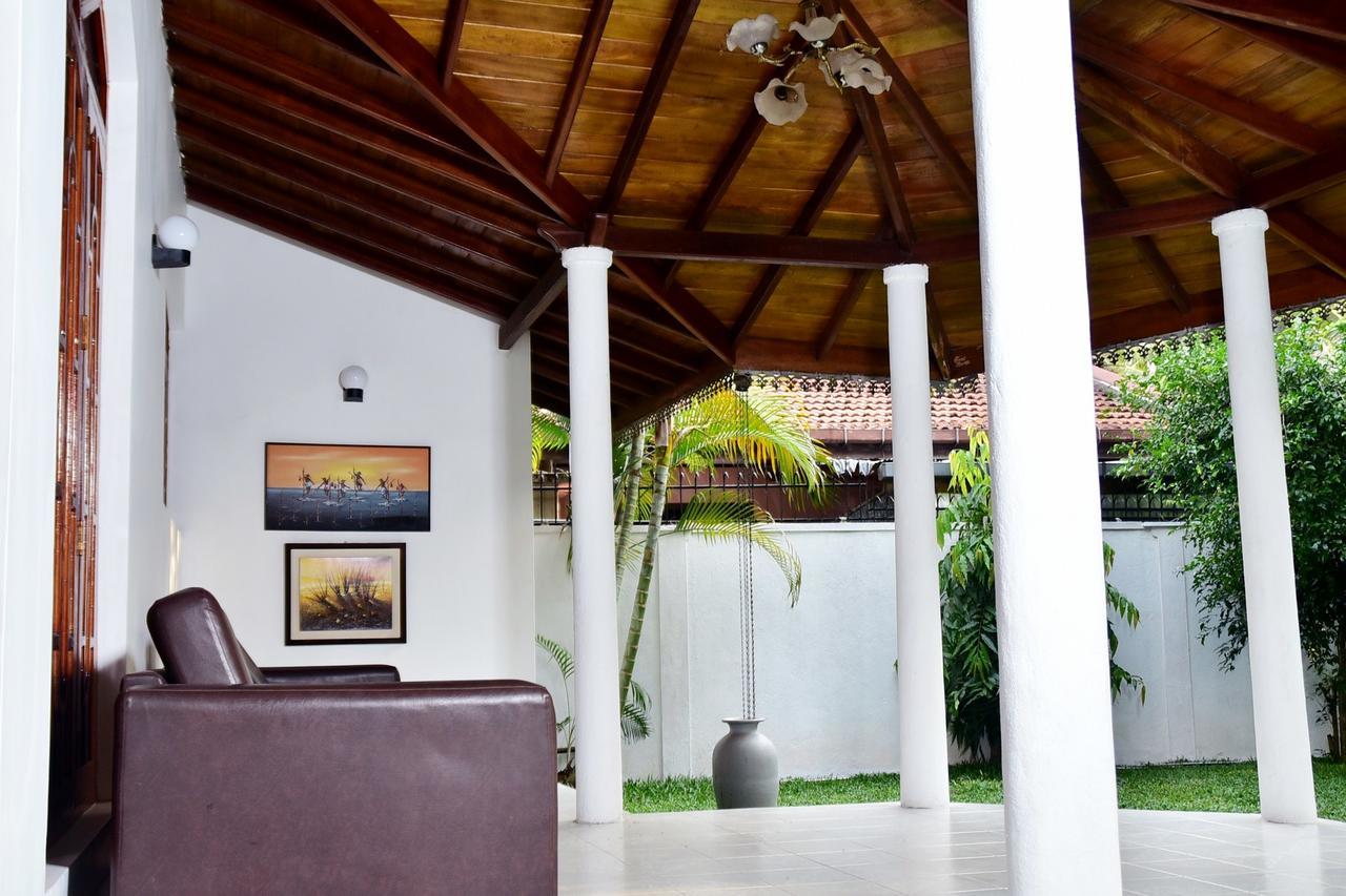 Sky Transit Hotel Katunayake Exterior photo